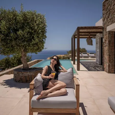 Artoikia Luxury Villas, By Hellocrete