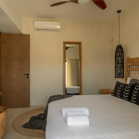 Artoikia Luxury Villas, By Hellocrete