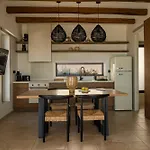 Artoikia Luxury Villas, By Hellocrete Vila *