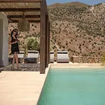 Artoikia Luxury Villas, By Hellocrete *