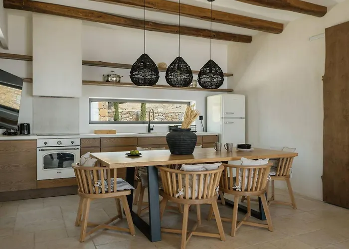 Artoikia Luxury Villas, By Hellocrete Willa *