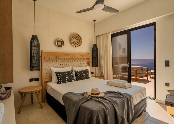 Artoikia Luxury Villas, By Hellocrete Willa *