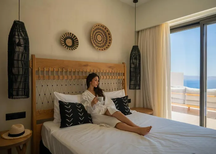 Artoikia Luxury Villas, By Hellocrete