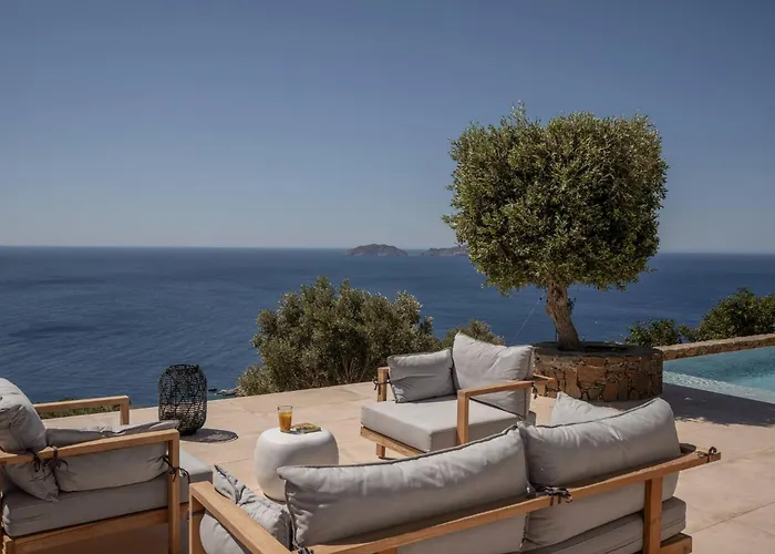 Artoikia Luxury Villas, By Hellocrete Willa