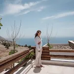 Artoikia Luxury Villas, By Hellocrete