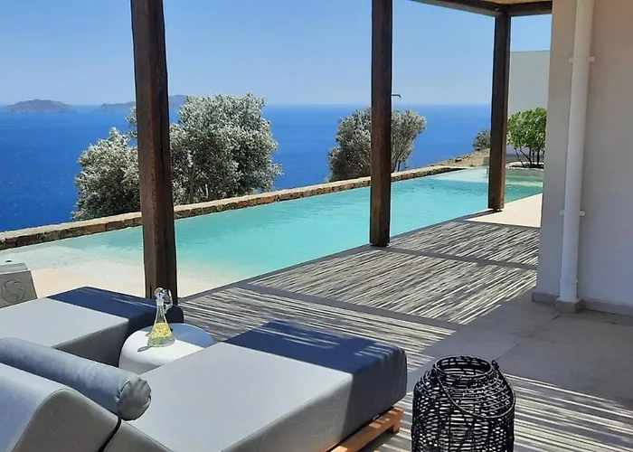 Artoikia Luxury Villas, By Hellocrete