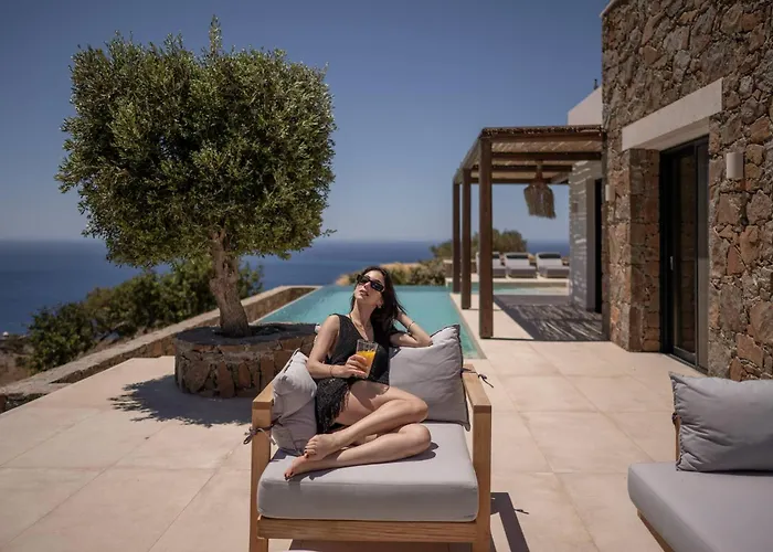 Artoikia Luxury Villas, By Hellocrete