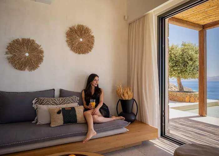Artoikia Luxury Villas, By Hellocrete