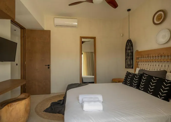 Artoikia Luxury Villas, By Hellocrete